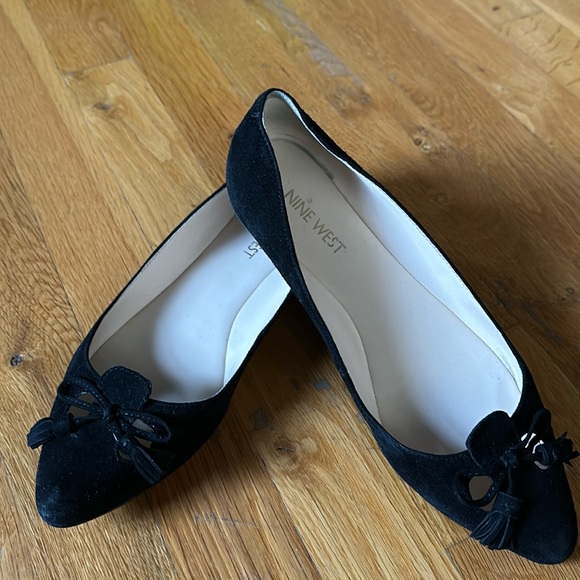 NINE WEST black suede flat shoes. - Picture 1 of 12